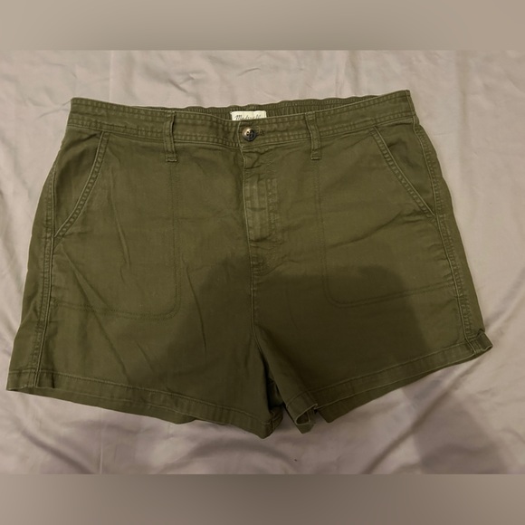 Madewell Pants - Madewell Army Green Zip-Fly mid rise hunter green shorts Size XL